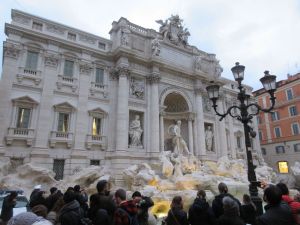 rome-fontaine-de-trevi-promenade-voeu
