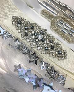 salon-du-mariage-alternatif-londres-accessoires-bijoux-ceinture-mariée