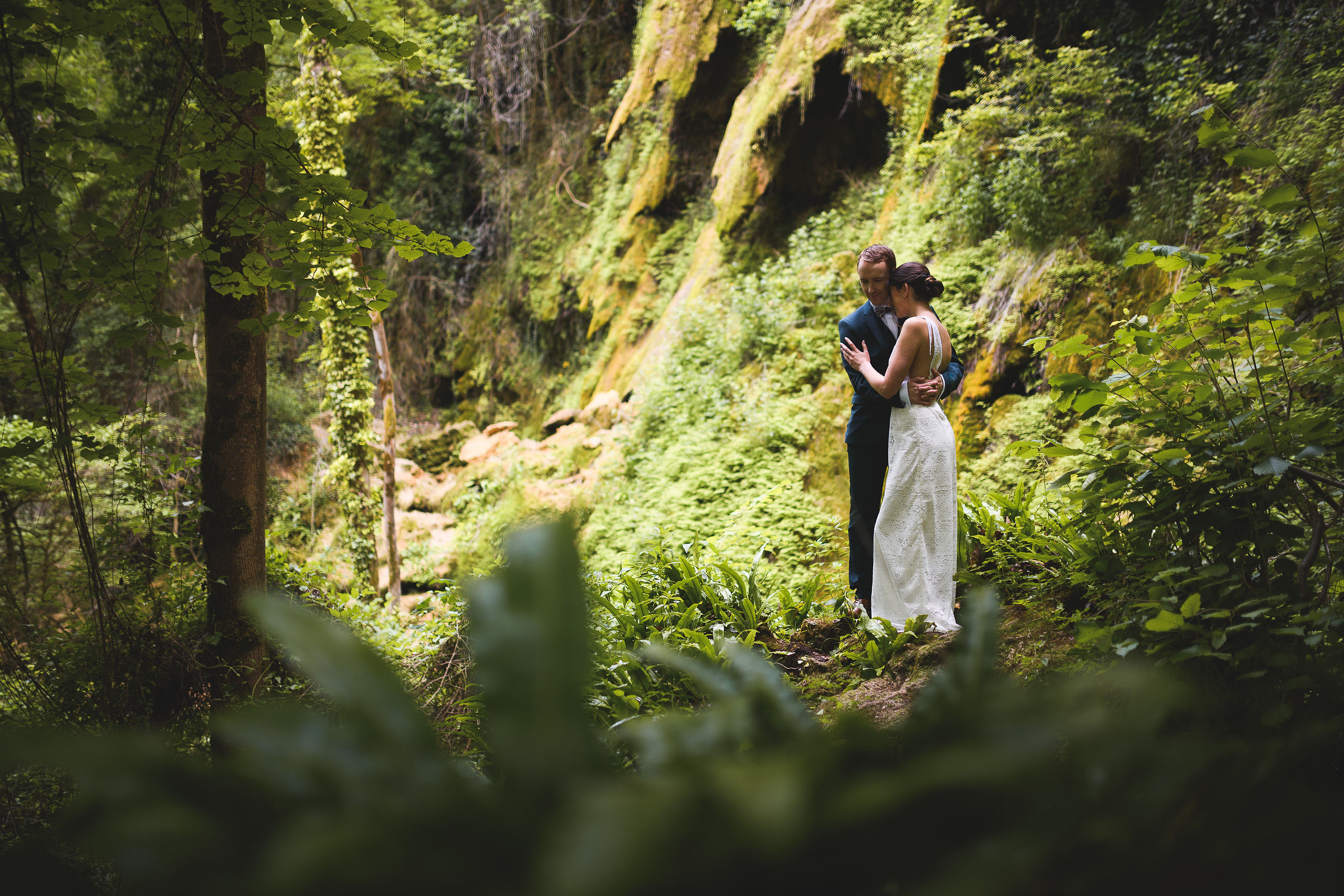 green-wedding-inspiration-elopment-nature-foret