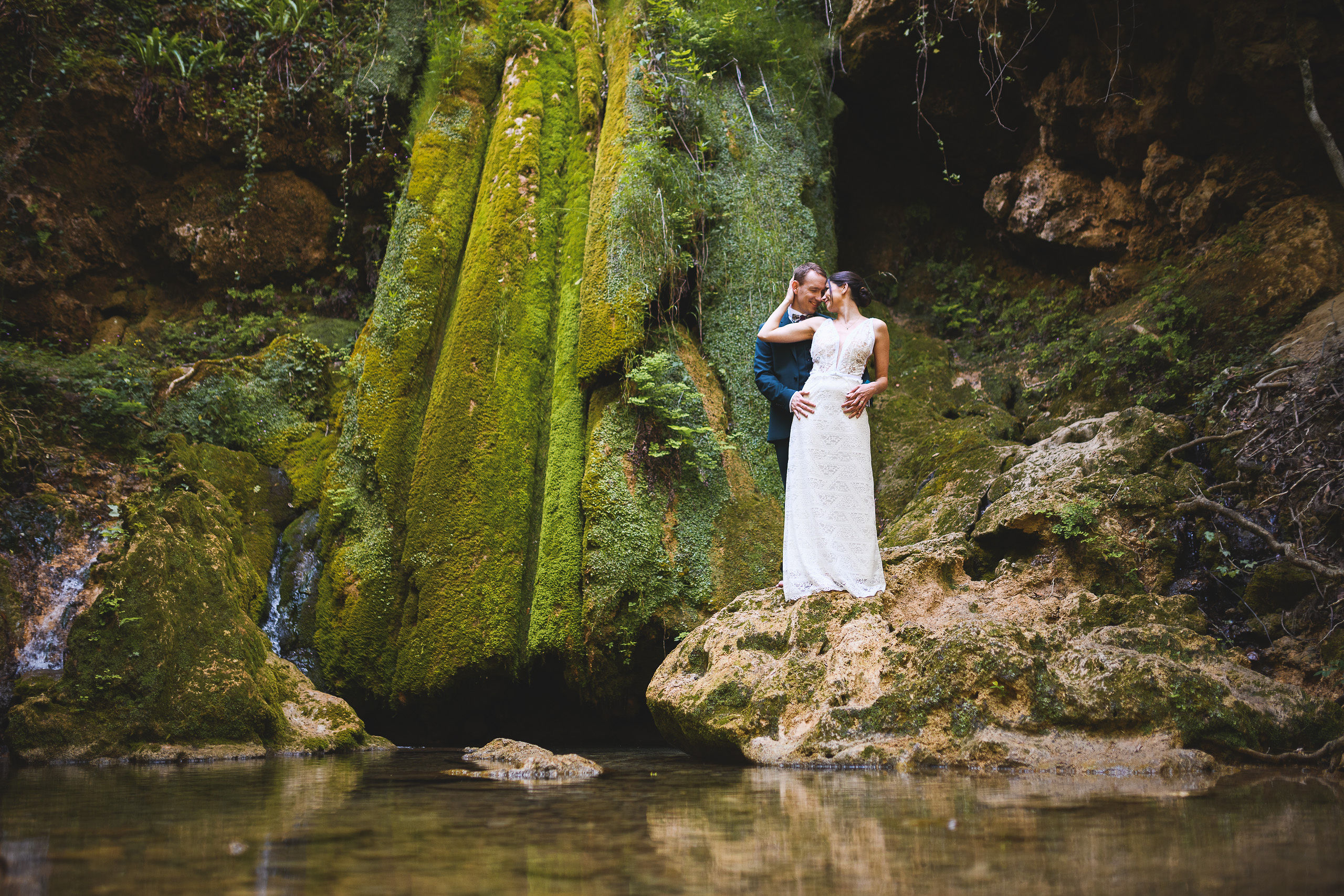 green-wedding-inspiration-elopment-nature-foret