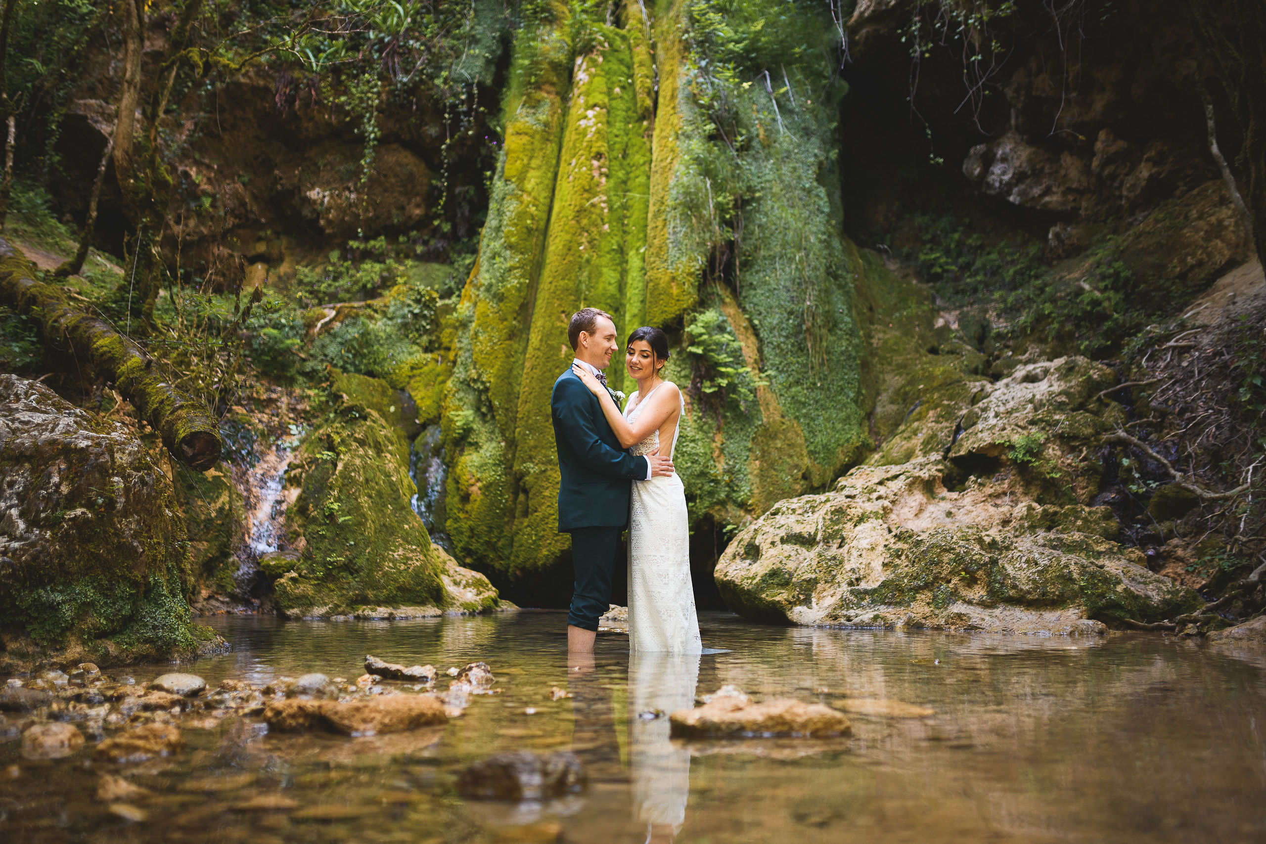 green-wedding-inspiration-elopment-nature-foret