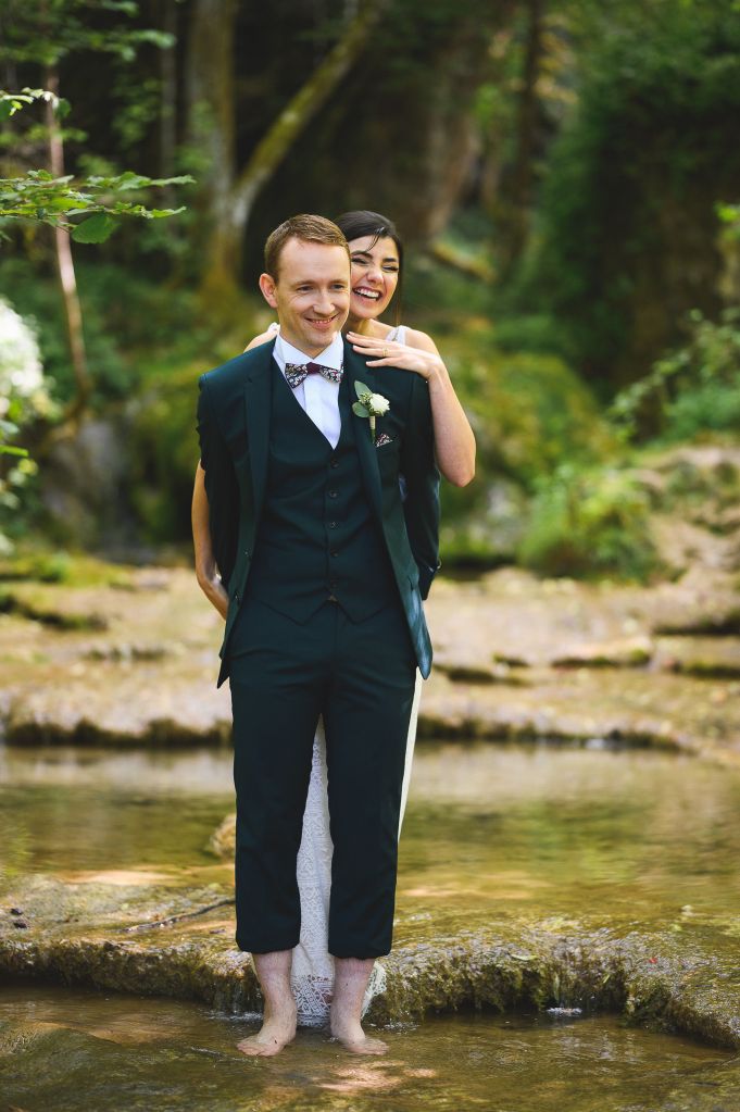 green-wedding-inspiration-elopment-nature-foret