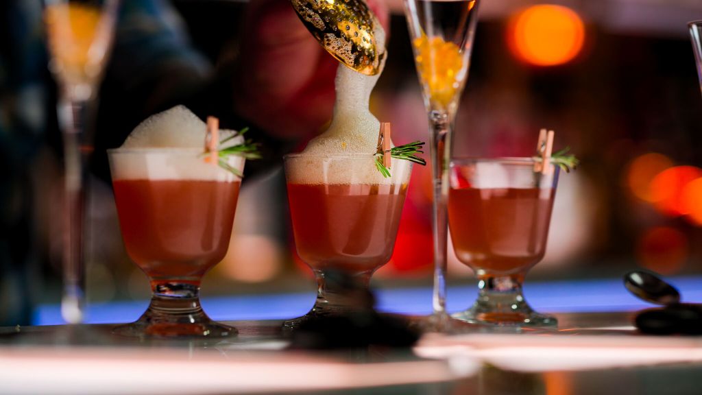 netflix-watch-drink-masters